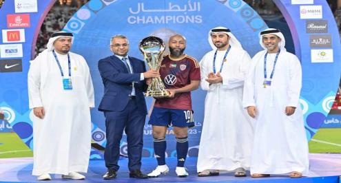 بعد مسيرة امتدت 23 عاماً.. الأسطورة الإماراتية إسماعيل مطر يعتزل الكرة من الباب الكبير